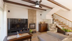 Buy chalet in Estepona