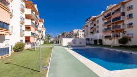 Apartamento de 3 dormitorios en venta en Estepona