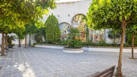 Comprar chalet con 3 dormitorios en Estepona
