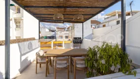 Comprar chalet con 3 dormitorios en Estepona