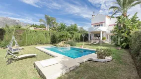 Buy 5 bedrooms chalet in Valdeolletas