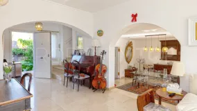 Buy 5 bedrooms chalet in Valdeolletas