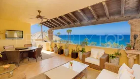 Buy duplex penthouse in Rio Real with 4 bedrooms