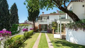 Comprar villa con 5 dormitorios en La Montua