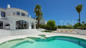 Buy villa with 5 bedrooms in Nueva Andalucia