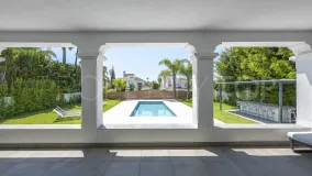 Se vende villa de 6 dormitorios en Aloha