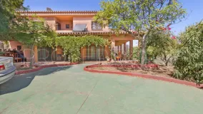 Comprar finca de 4 dormitorios en Mijas Costa