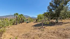 Comprar finca de 4 dormitorios en Mijas Costa