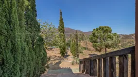 Comprar finca de 4 dormitorios en Mijas Costa