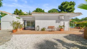 Villa for sale in Calahonda with 5 bedrooms