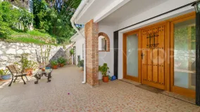 Villa for sale in Calahonda with 5 bedrooms