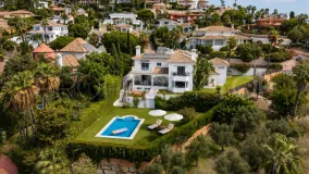 Villa for sale in Torrequebrada with 6 bedrooms