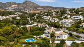 Villa for sale in Torrequebrada with 6 bedrooms