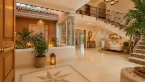 Villa for sale in Torrequebrada with 6 bedrooms