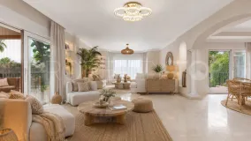 Villa for sale in Torrequebrada with 6 bedrooms