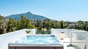 Villa for sale in Nueva Andalucia