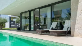 Villa for sale in Nueva Andalucia