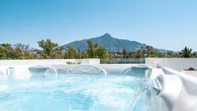 Villa for sale in Nueva Andalucia