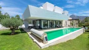 Villa for sale in Nueva Andalucia
