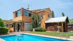 Buy villa with 4 bedrooms in San Pedro de Alcantara