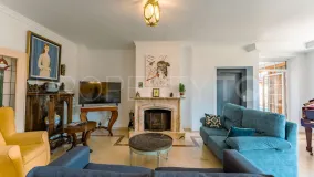 Buy villa with 4 bedrooms in San Pedro de Alcantara