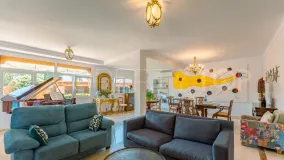 Buy villa with 4 bedrooms in San Pedro de Alcantara