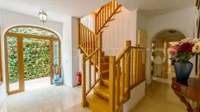 Buy villa with 4 bedrooms in San Pedro de Alcantara