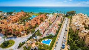 Adosado con 4 dormitorios en venta en New Golden Mile