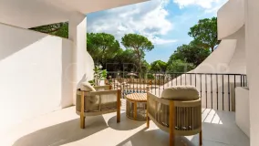 Apartamento planta baja en venta en Aloha con 2 dormitorios