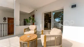 Apartamento planta baja en venta en Aloha con 2 dormitorios