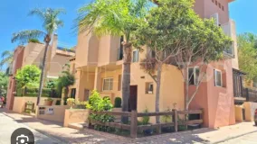 Town house in Condes de Iza for sale