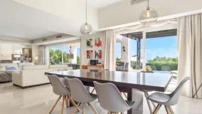 Villa con 4 dormitorios en venta en Manilva