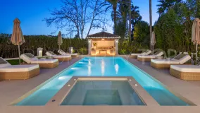 For sale villa with 5 bedrooms in Nueva Andalucia