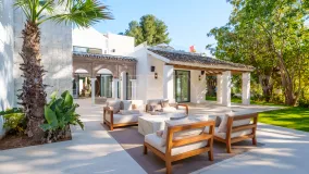 Buy villa in Las Brisas