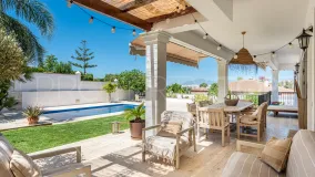 Se vende villa de 5 dormitorios en Marbella Este