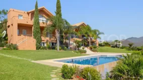 Comprar villa con 5 dormitorios en La Mairena