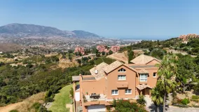 Comprar villa con 5 dormitorios en La Mairena