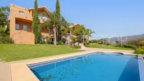 Comprar villa con 5 dormitorios en La Mairena