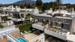 Pareado de 5 dormitorios en venta en Marbella - Puerto Banus