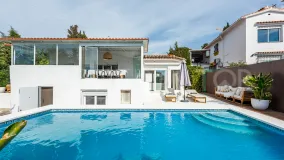 Buy 3 bedrooms villa in Nueva Andalucia