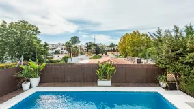 Buy 3 bedrooms villa in Nueva Andalucia
