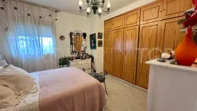 San Pedro de Alcantara, apartamento planta baja en venta con 4 dormitorios