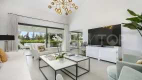 For sale villa in Guadalmina Alta with 4 bedrooms