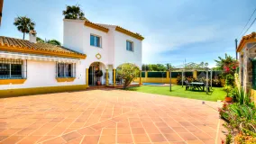 For sale villa in San Pedro de Alcantara with 6 bedrooms