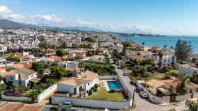 For sale 4 bedrooms chalet in Estepona