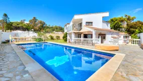 For sale 4 bedrooms chalet in Estepona