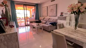 Apartamento con 2 dormitorios en venta en Estepona