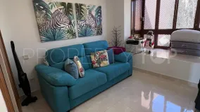 Apartamento con 2 dormitorios en venta en Estepona