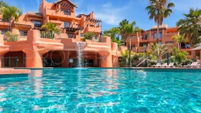 Apartamento con 2 dormitorios en venta en Estepona