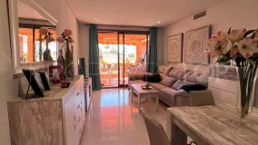Apartamento con 2 dormitorios en venta en Estepona